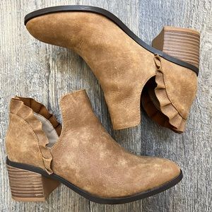 Brinley Co. Comfort Ruffle bootie